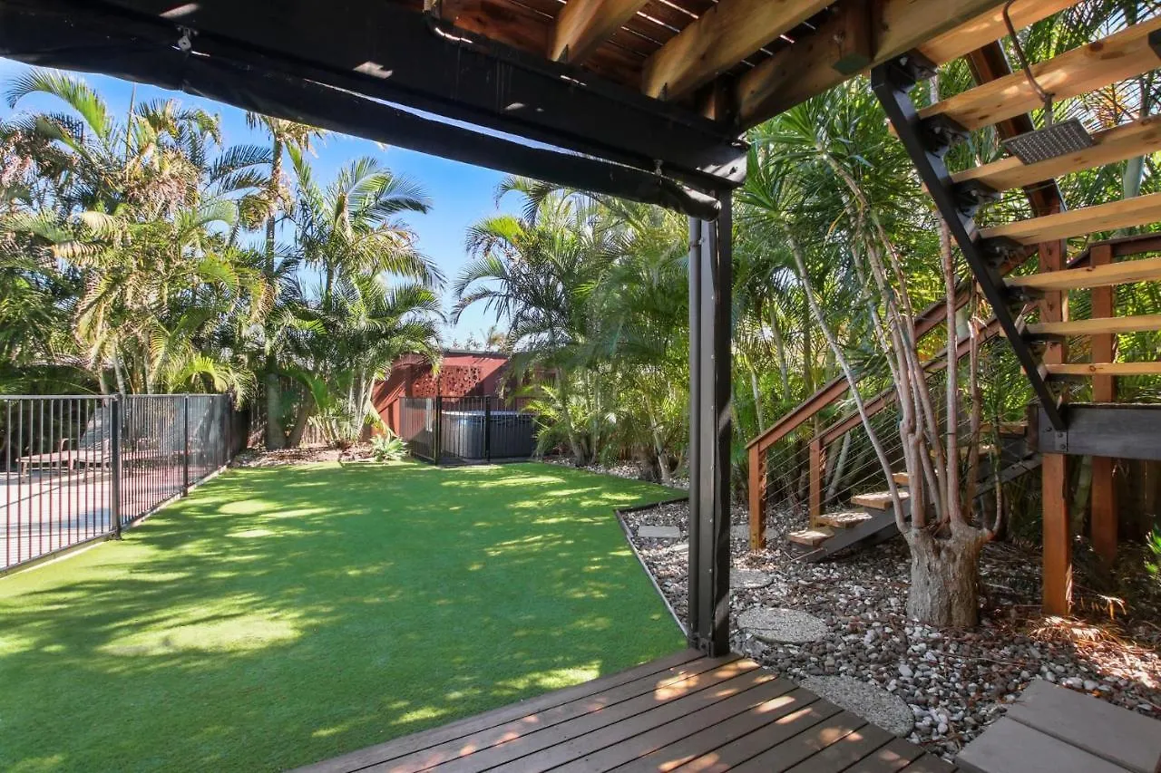 Oceanic Drive 78 Warana Villa Parrearra Holiday home