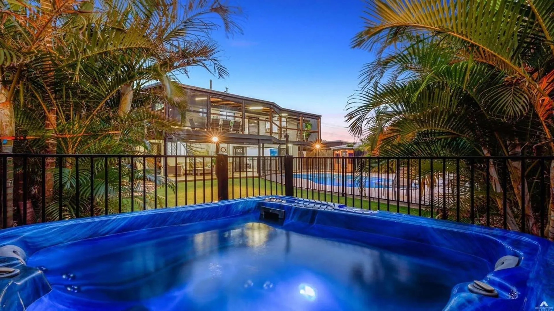 Oceanic Drive 78 Warana Villa Parrearra Holiday home